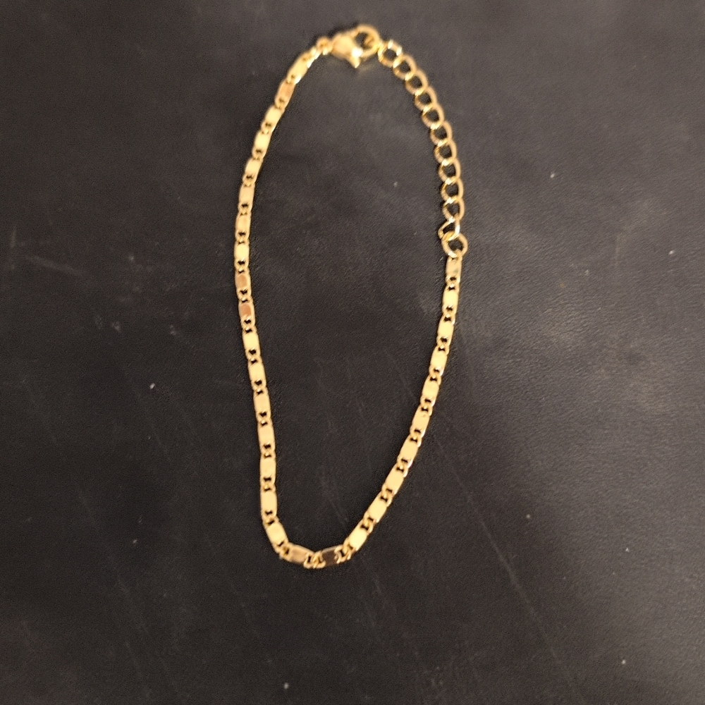 Elegant Gold Chain Bracelet